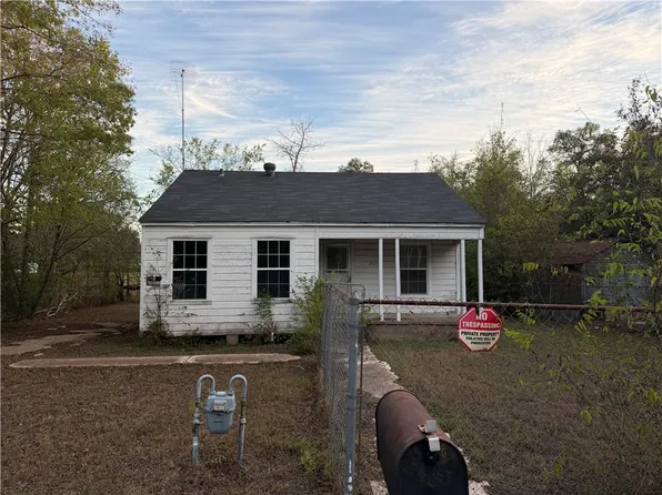 1207 South Dr, Bryan, TX 77803