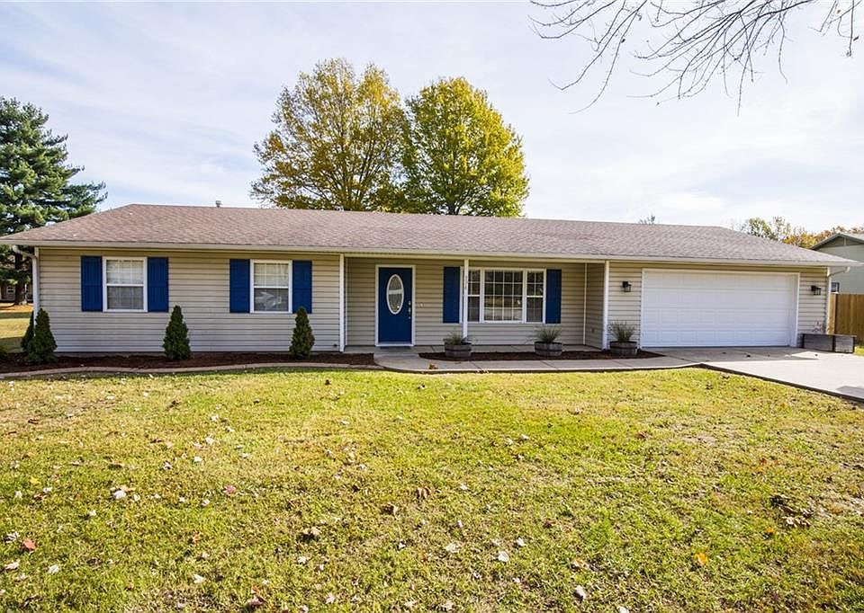 1st image of 394 Chinook Dr