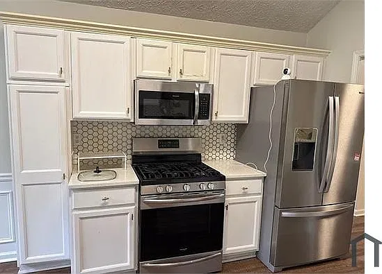 3 bed, 1550 sqft, $2,205 — Photo 4