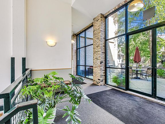 4th image of 601 Linden Pl APT 120