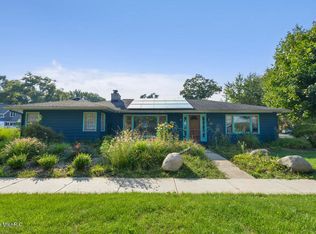 70 Washington St, Douglas, MI 49406