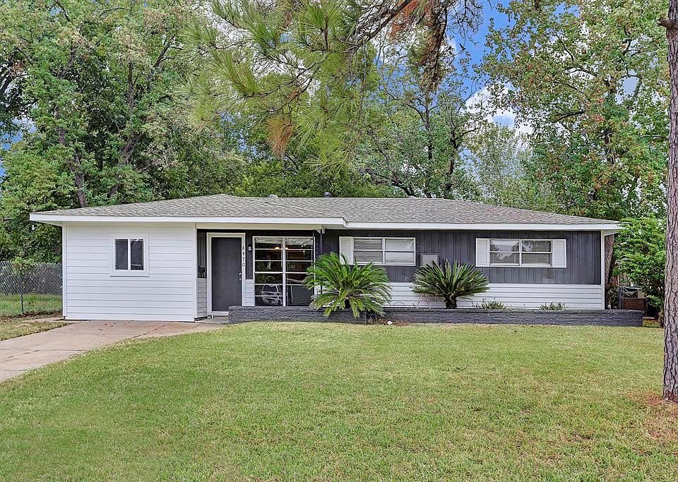 1st image of 8470 Sonneville Dr