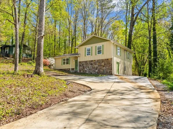 638 Pine Oaks Dr, Tunnel Hill, GA 30755