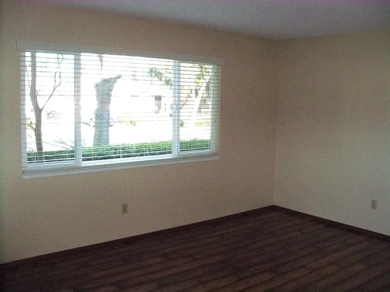 2401 Vera Cruz Dr — Photo 3