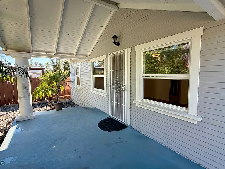 1190 Pine Ave — Photo 5