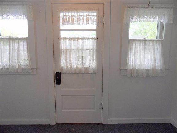 3rd image of 402 W South St