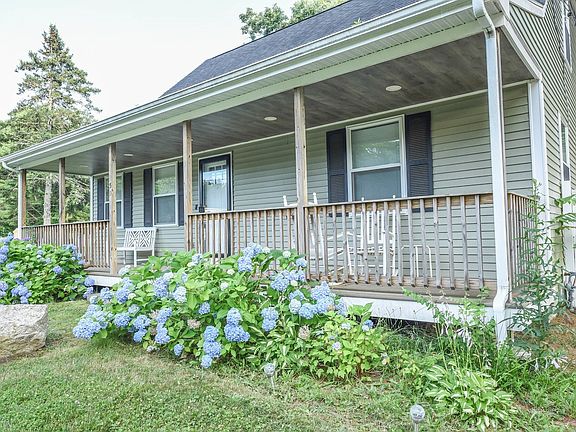 3rd image of 150 Hathaway Rd