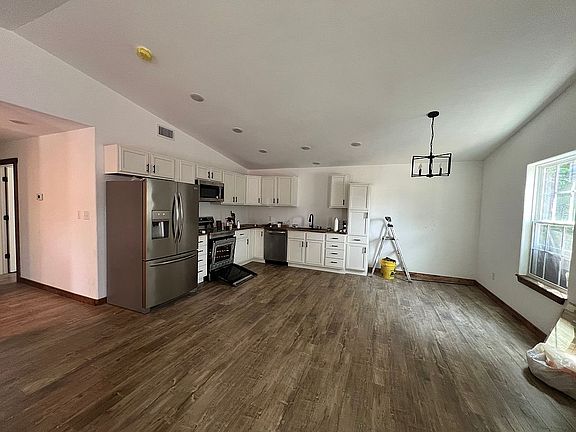 2nd image of 604 N Witte St