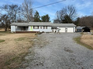 188 W Honeysuckle Dr, Elizabethtown, IL 62931