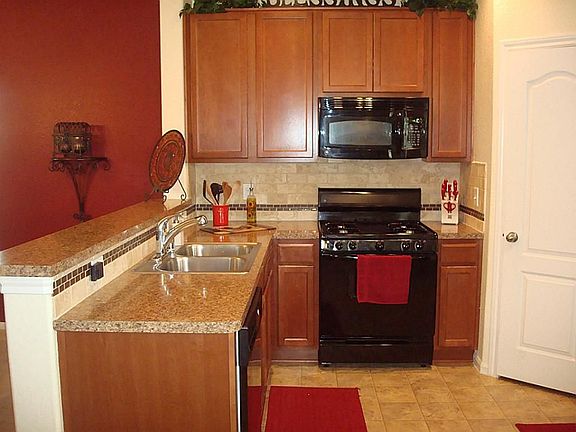 Walk in pantry! Gas cooktop! Open kitchen to both the family room and the formal ding room!