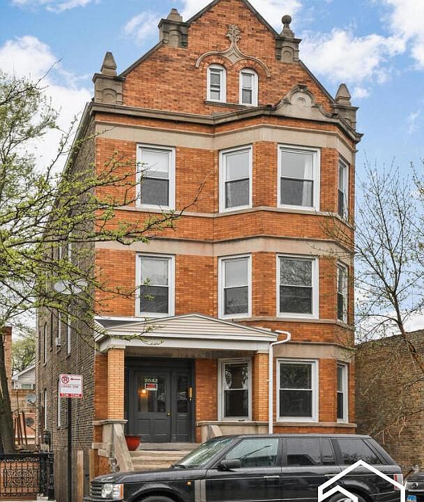 2nd image of 2043 W Armitage Ave #1