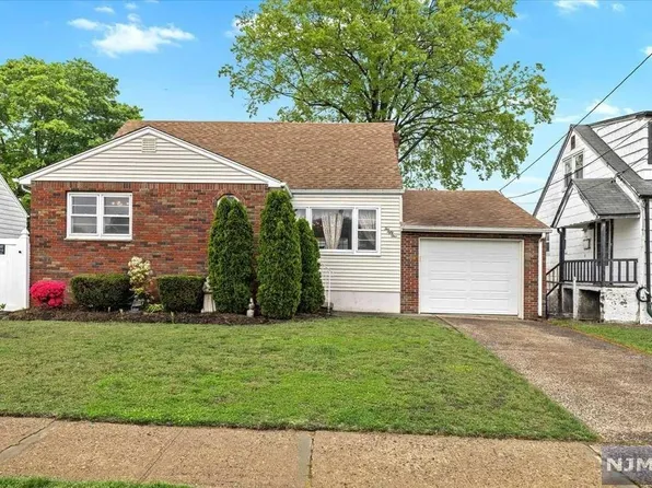 251 Evans Pl, Saddle Brook, NJ 07663