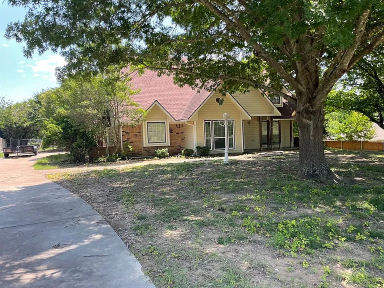 932 Valley View Ave — Photo 1