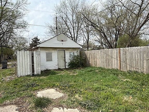 3rd image of 1550 N Rural St