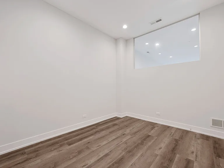 1957 N Fairfield Ave #3A — Photo 16