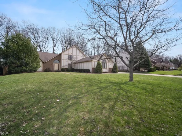 10067 Jamestown Dr, North Royalton, OH 44133