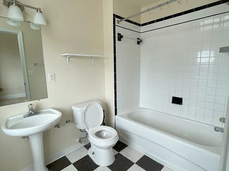 Linden Towers — Photo 10