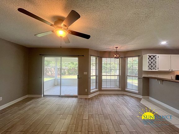 4th image of 453 Forest Glen Pl