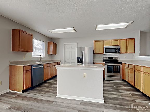 4th image of 4935 Whisenand Dr