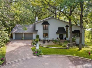 2025 Blackberry Ln, Wayzata, MN 55391