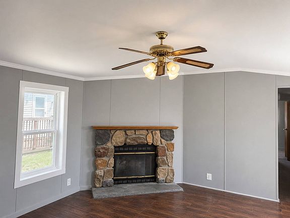 3rd image of 1624 W Summit St #122