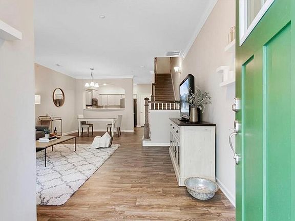 3rd image of 309 Promenade Ln