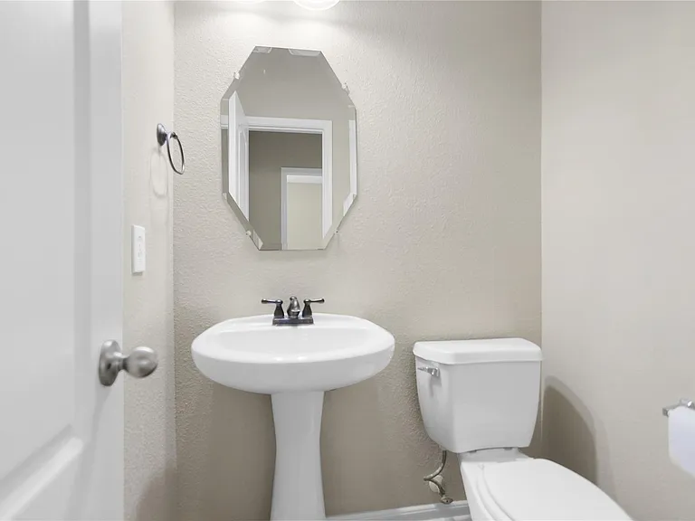 692 Casual Ln — Photo 9
