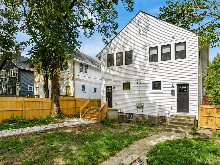 1671 Oak St — Photo 38