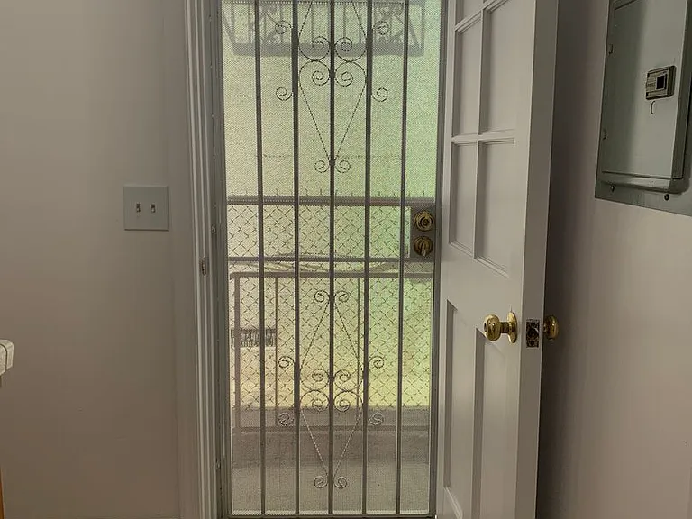 627 N Hill Pl — Photo 23