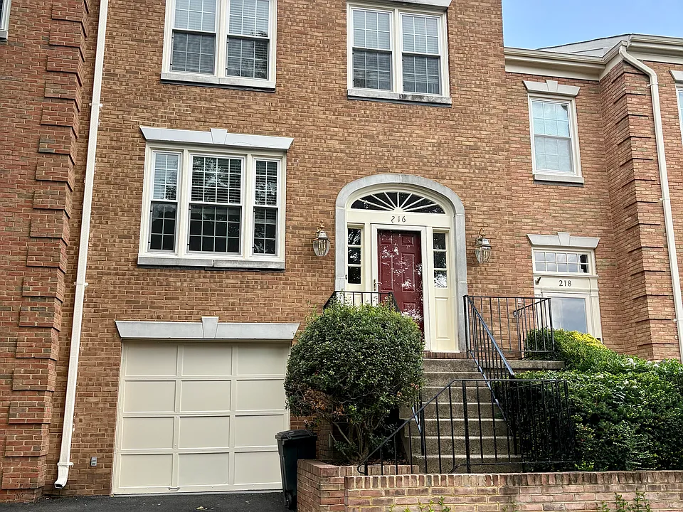 216 Gretna Green Ct