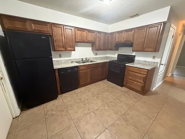 2415 S Cedar Ave #B — Photo 6