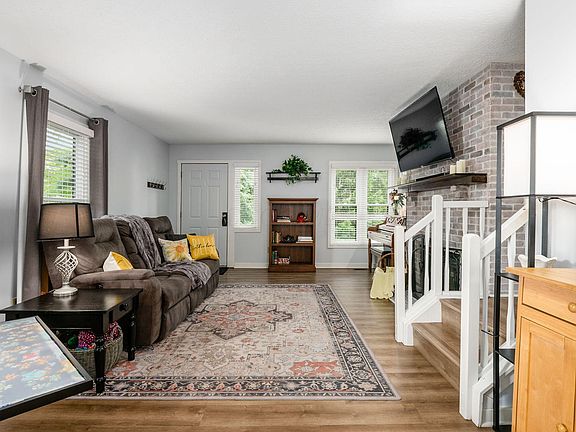 4th image of 299 Saint Andrews Dr