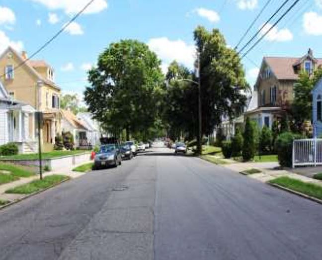 2nd image of 130 Burlington Ave