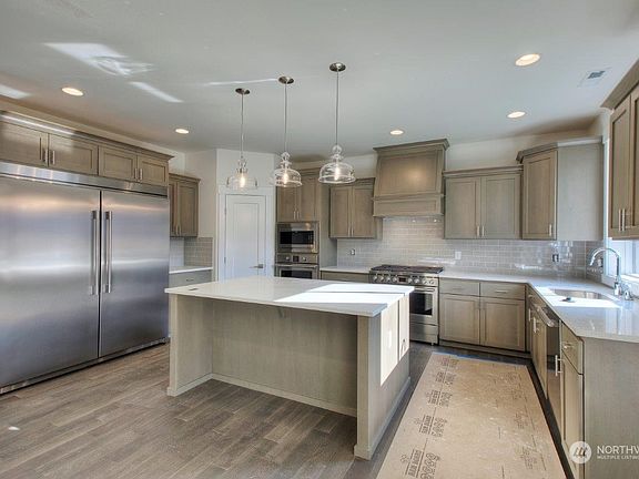 Picture of previously completed home and is for illustrational purposes only. Actual plans and specs may vary. Some features shown may be considered upgrades.>
