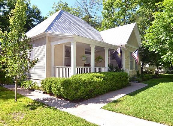 3rd image of 505 Burleson St