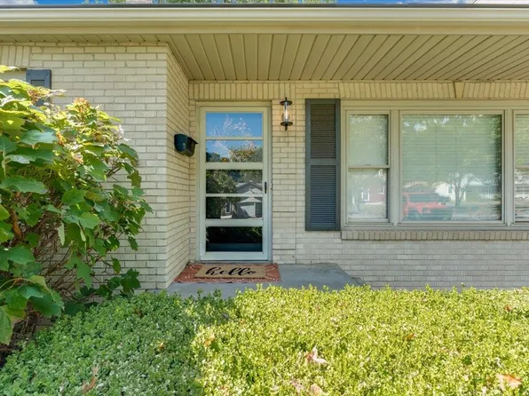 239 S Parkwood Ln, Wichita, KS 67218