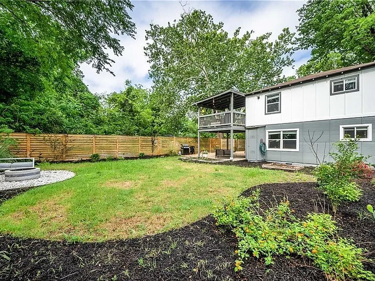 1119 Gunter St #B — Photo 8