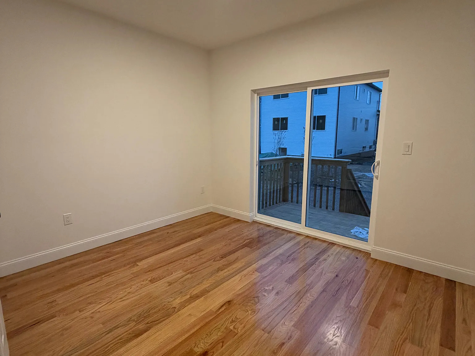 736 Maguire Ave — Photo 4