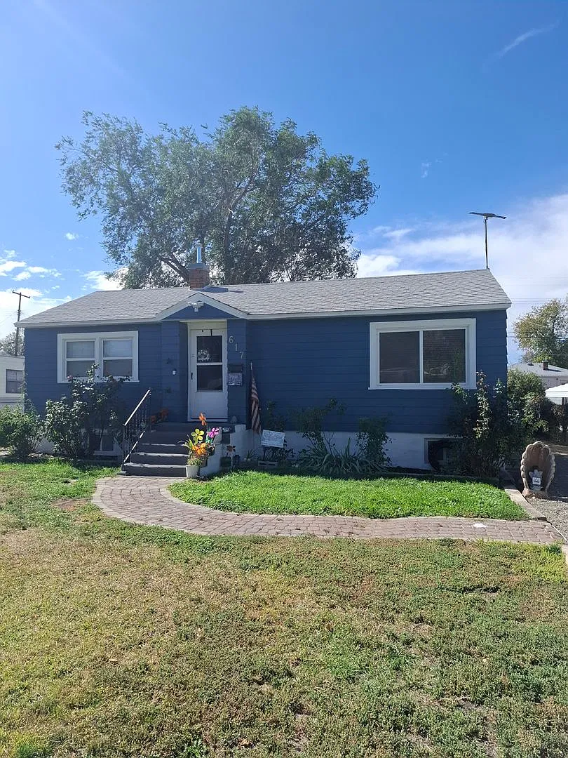 4 bed, 1 bath older home in great shape — Photo 1
