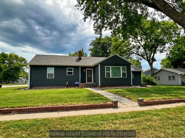 110 W 11th St, Wood River, NE 68883