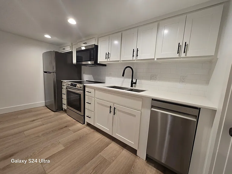1 bed, 1.0 bath, $1,100 — Photo 4