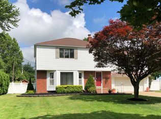 817 Rose Blvd, Highland Heights, OH 44143