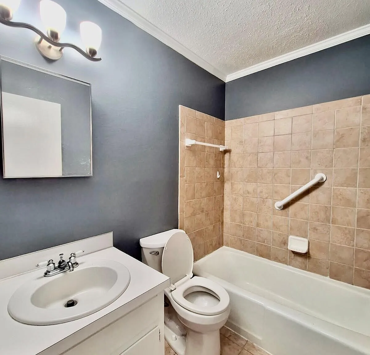 3 bed, 1.5 bath, $1,500 — Photo 4