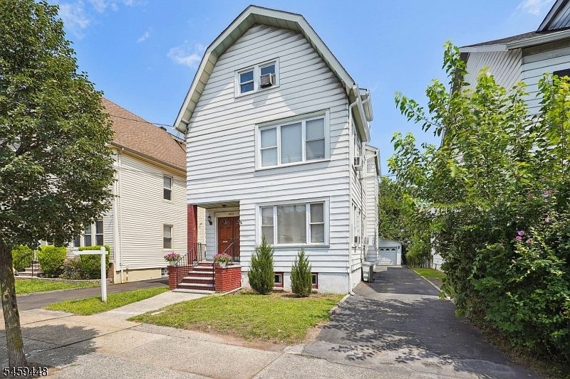 1st image of 403 Abington Ave Floor 1
