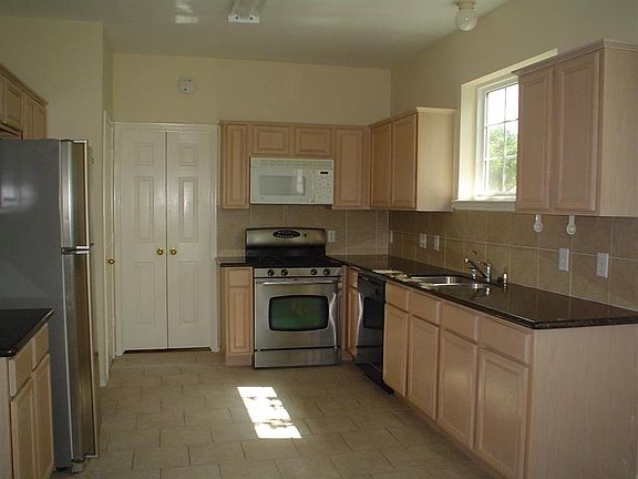 3rd image of 4214 Oakland Falls Dr