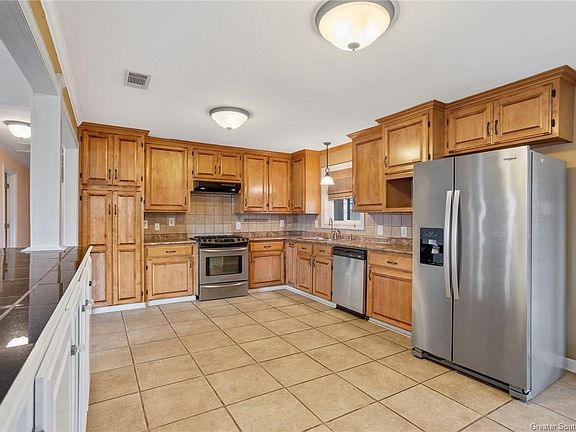 4th image of 634 Creole Ln