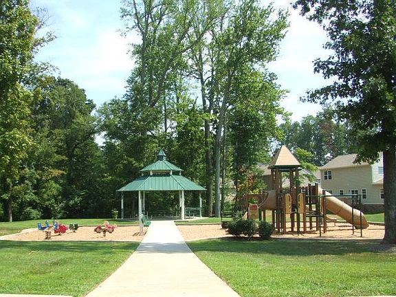 4th image of 149 Willowleaf Ln