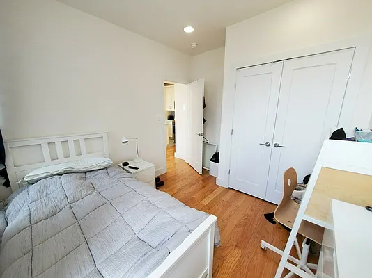 Rented by Compass | media 7