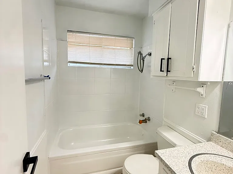 624 Lloyd Ave — Photo 8