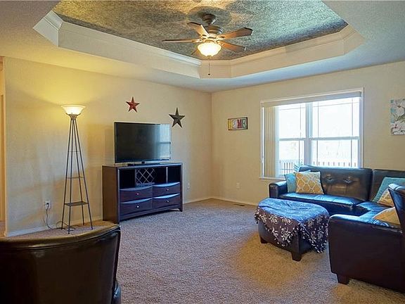 4th image of 19 Stirling Ln